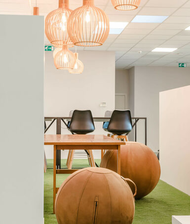 Espace de coworking sièges ballon