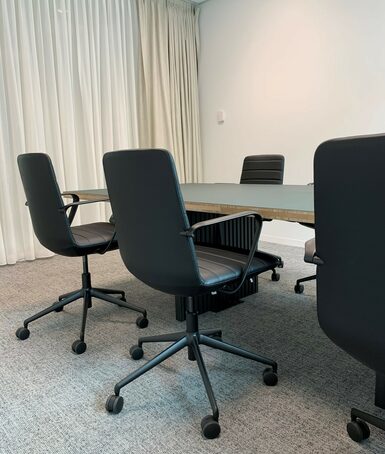 Meeting chair dynamisch op wielen