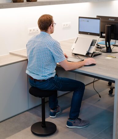 Ergonomische werkhouding krukje